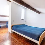 Porta Ticinese Colorful Apartment!