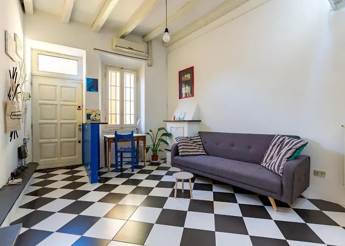 Porta Ticinese Colorful Apartment!
